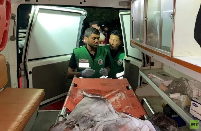 قوات الإحتلال تعتقل 7 مسعفين من طواقم الهلال الأحمر في غزة